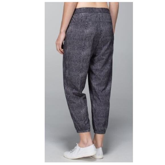 LULULEMON Pants Size 2 Rollin' With My Omies Jogger Black/Gray Swift Ultra Light - Picture 2 of 15